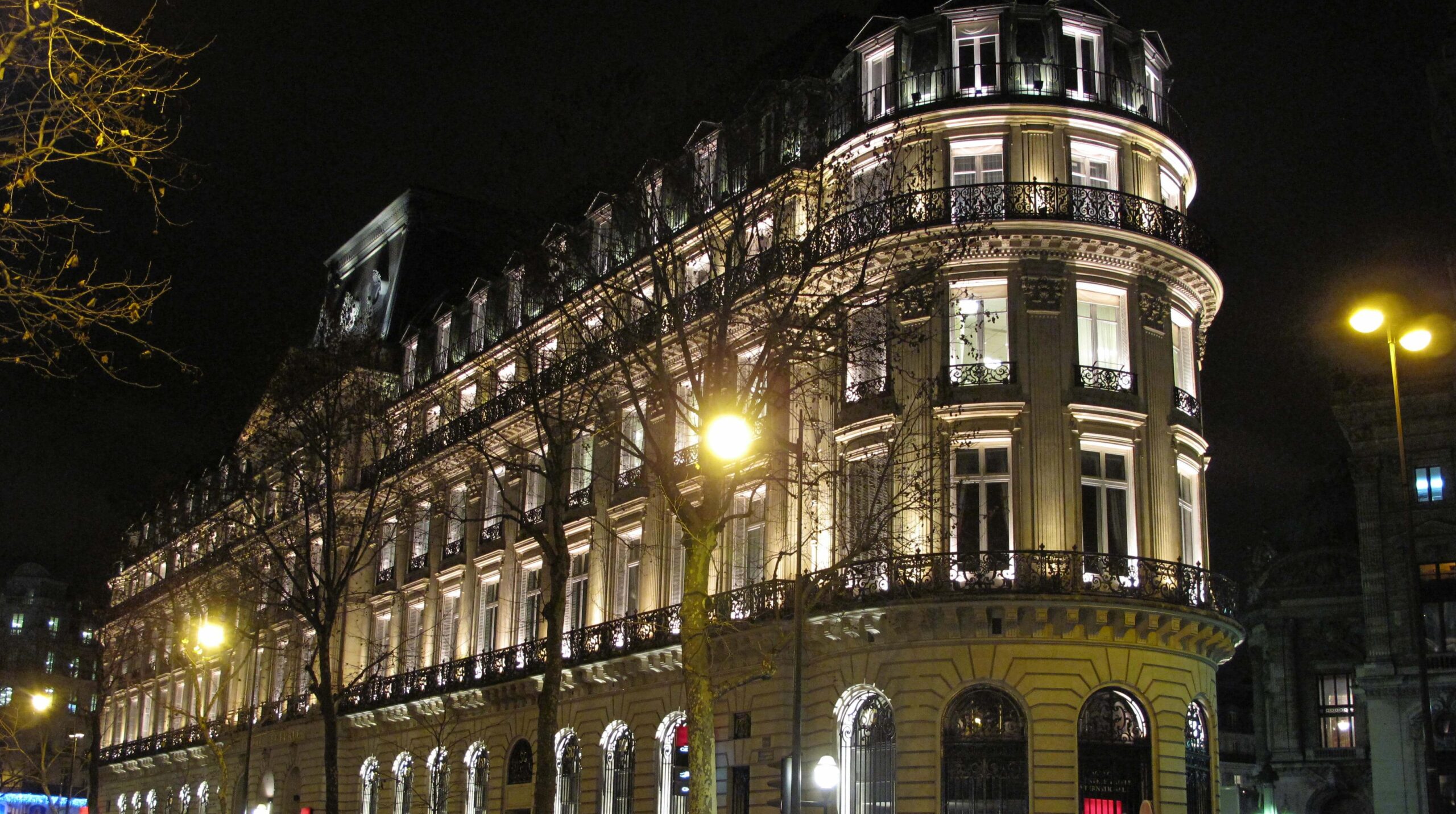 Siège Société Générale at night e1455202488910