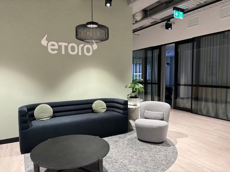 eToro Signs Multi-Year Sponsorship Deal with Nottingham Forest
