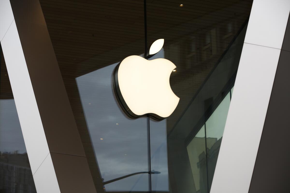 Apple Sued Over $1.8M Bitcoin Loss to Fake Wallet App