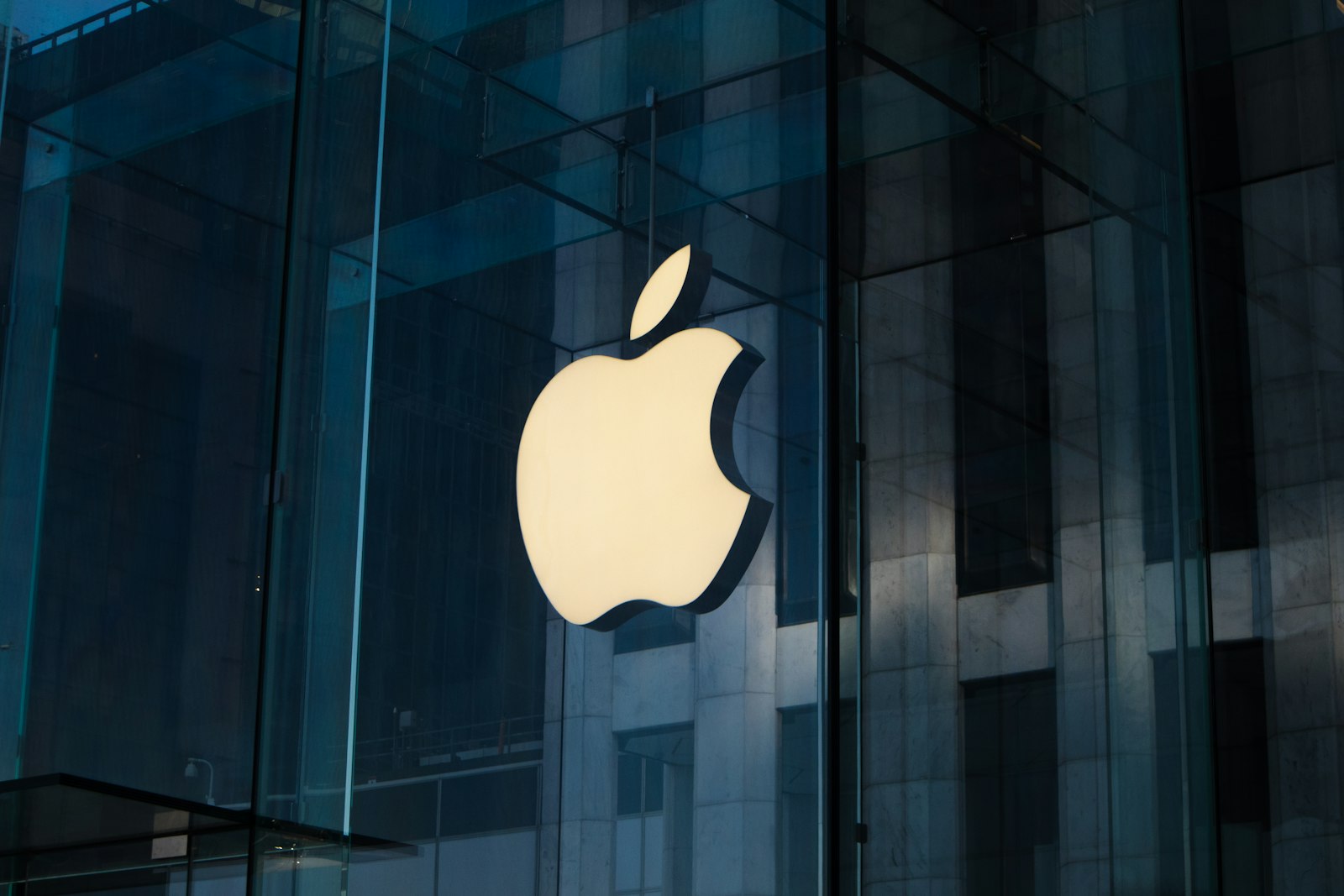Wedbush Issues 2026 Apple Price Scenarios