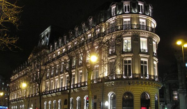 Siège Société Générale at night e1455202488910