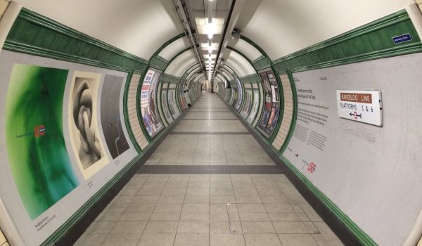 photo 1422270220275 7aab7dbe9309