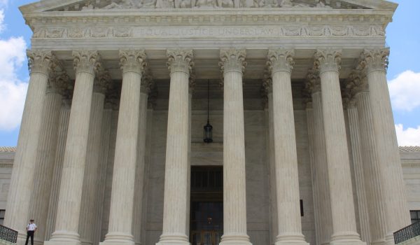 photo 1453945619913 79ec89a82c51